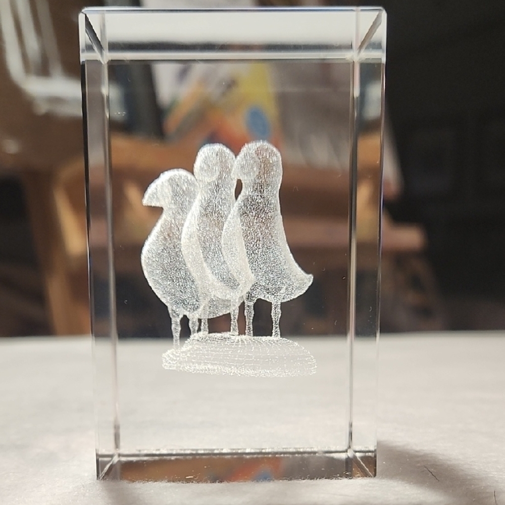 White Glass Art 3D Laser Etched OF 3 PUFFINS IN A GLASS Crystal Block - Picture 3 of 7